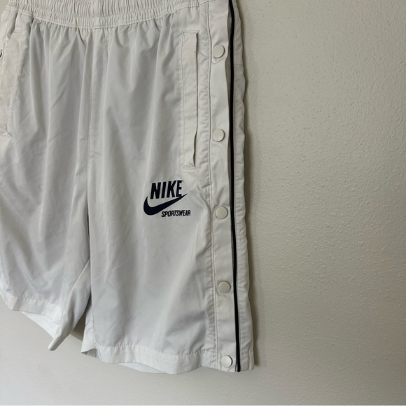 NIKE Gorpcore 70's style Men's White Woven Archive Tearaway Sport Shorts - Picture 2 of 5